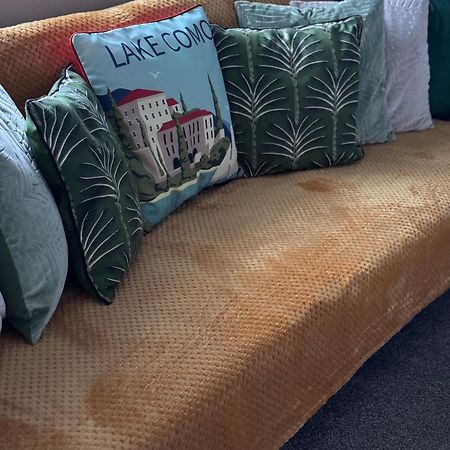 The Greens Apartment Farnworth Εξωτερικό φωτογραφία