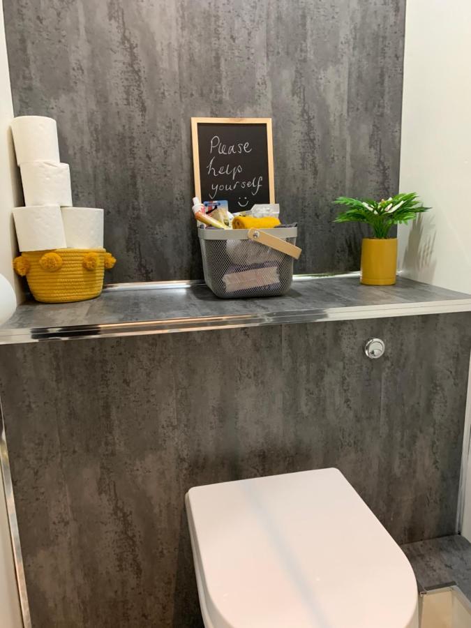 The Greens Apartment Farnworth Εξωτερικό φωτογραφία