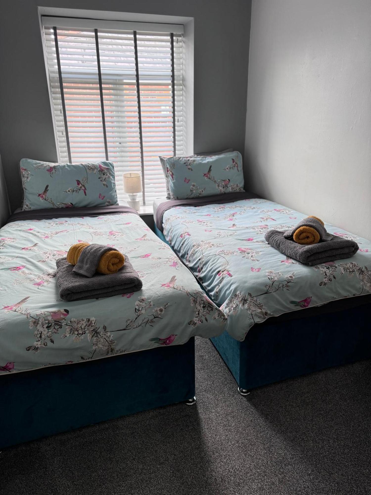 The Greens Apartment Farnworth Εξωτερικό φωτογραφία